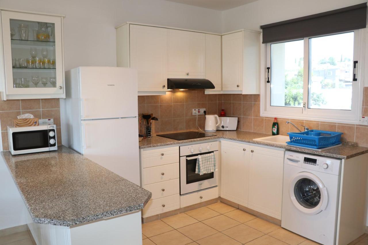 Sunset Apartment With Pool & 10 Mins To Venus Beach Paphos Exterior foto