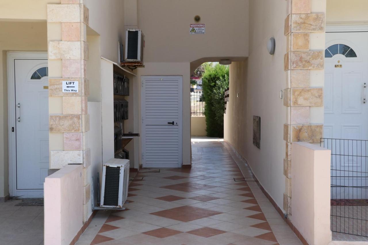 Sunset Apartment With Pool & 10 Mins To Venus Beach Paphos Exterior foto